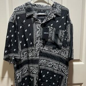 THE HUNDREDS black bandana print short sleeve button shirt NWT